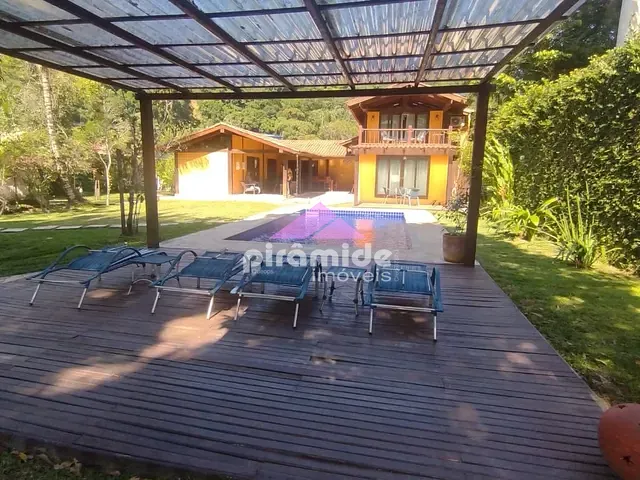 Chácara com 1500m² 4 quartos e 6 banheiros, à venda, no bairro Sertão do Piavu em São Sebastião