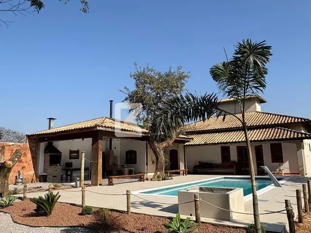 Chácara com 1050m² 4 quartos e 3 banheiros, à venda, no bairro Colinas de Indaiatuba em Indaiatuba