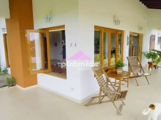 Chácara com 3160m² 4 quartos e 2 banheiros, à venda ou para alugar, no bairro Centro em Igaratá