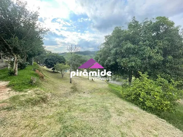 Chácara com 4000m² 4 quartos e 2 banheiros, à venda, no bairro Vila Industrial em São José dos Campos