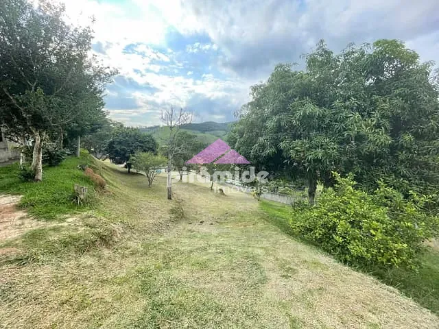 Chácara com 4000m² 4 quartos e 2 banheiros, à venda, no bairro Vila Industrial em São José dos Campos