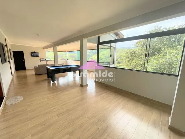 Chácara com 4000m² 4 quartos e 2 banheiros, à venda, no bairro Vila Industrial em São José dos Campos