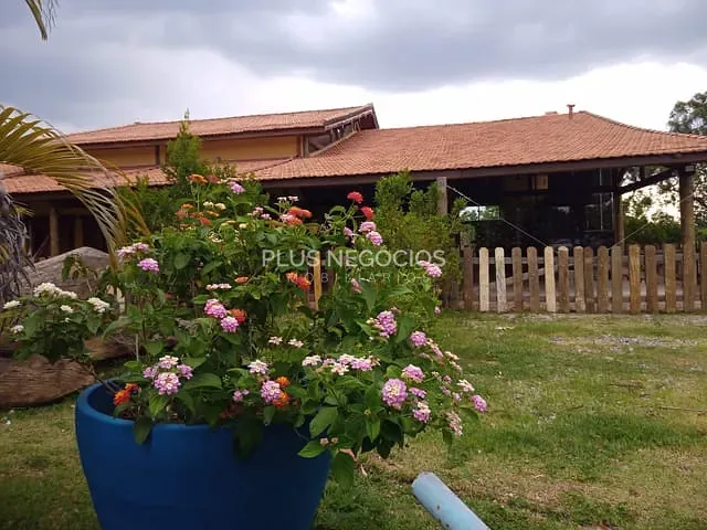 Chácara com 10000m² 4 quartos e 4 banheiros, à venda, no bairro Condomínio Chácaras da Planície em Araçoiaba da Serra