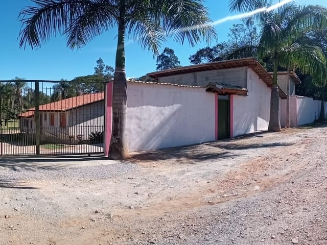 Chácara com 9400m² 7 quartos e 4 banheiros, à venda, no bairro Rodeio em Extrema