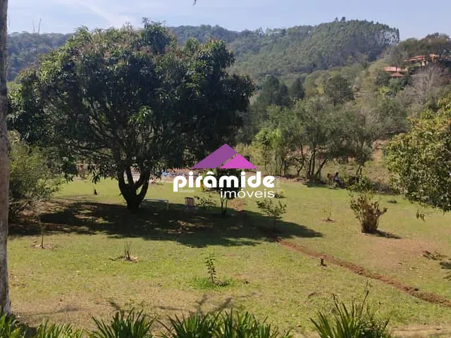 Chácara com 4002m² 2 quartos e 2 banheiros, à venda, no bairro Centro em Santo Antônio do Pinhal