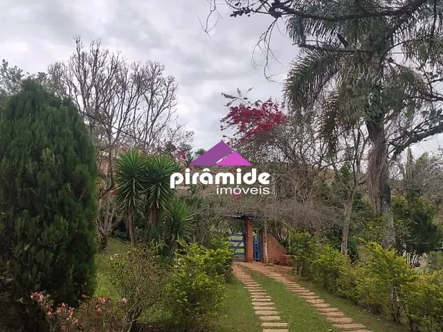 Chácara com 4002m² 2 quartos e 2 banheiros, à venda, no bairro Centro em Santo Antônio do Pinhal