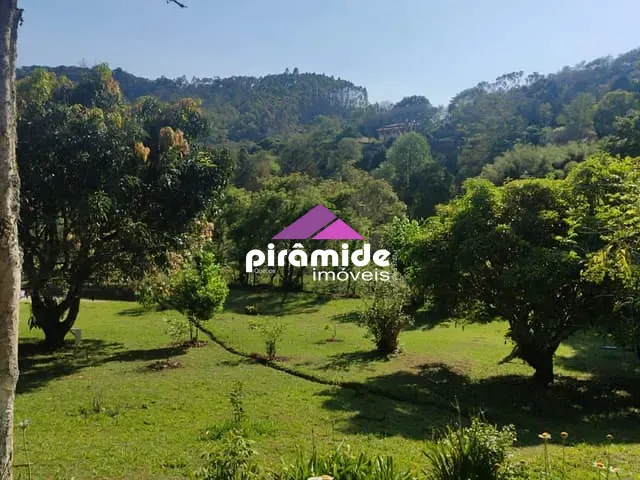 Chácara com 4002m² 2 quartos e 2 banheiros, à venda, no bairro Centro em Santo Antônio do Pinhal