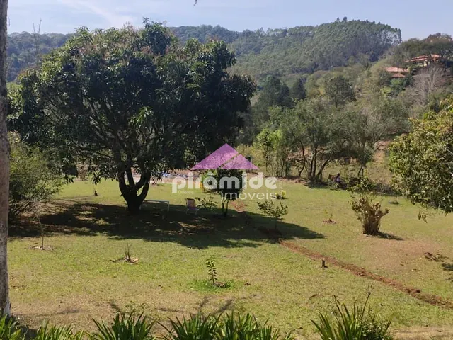 Chácara com 4002m² 2 quartos e 2 banheiros, à venda, no bairro Centro em Santo Antônio do Pinhal