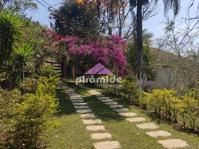 Chácara com 4002m² 2 quartos e 2 banheiros, à venda, no bairro Centro em Santo Antônio do Pinhal