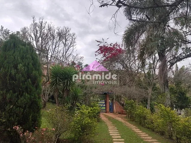 Chácara com 4002m² 2 quartos e 2 banheiros, à venda, no bairro Centro em Santo Antônio do Pinhal