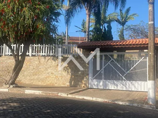 Chácara com 2000m² 4 quartos e 3 banheiros, à venda, no bairro Condomínio Portal das Rosas em Atibaia