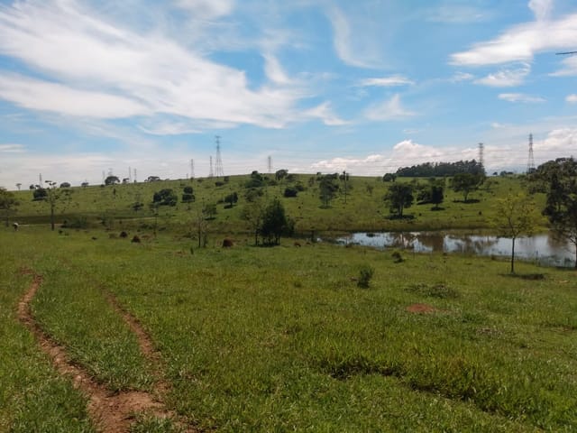 Chácara com 121000m², à venda, no bairro Parque Lago Azul em Pindamonhangaba
