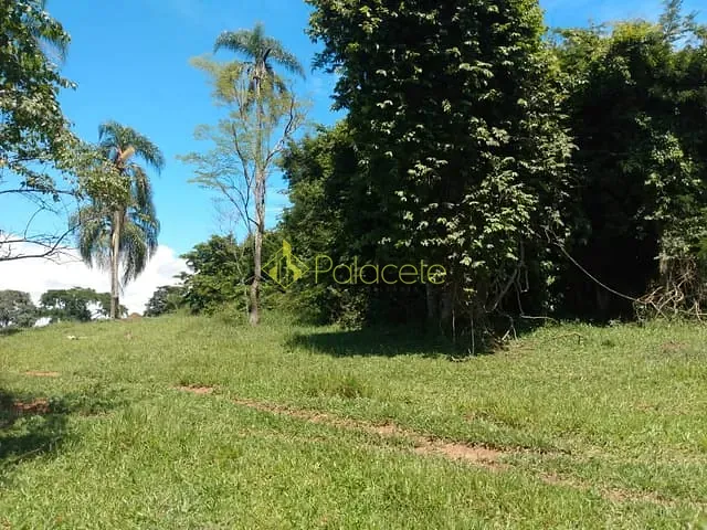 Chácara com 121000m², à venda, no bairro Parque Lago Azul em Pindamonhangaba