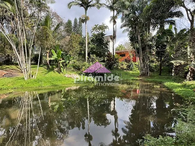 Chácara com 2800m² 2 quartos e 2 banheiros, à venda, no bairro Enseada em São Sebastião