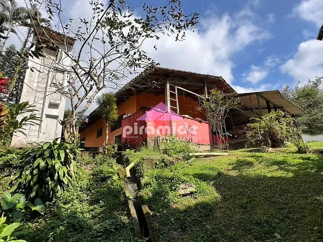 Chácara com 2800m² 2 quartos e 2 banheiros, à venda, no bairro Enseada em São Sebastião