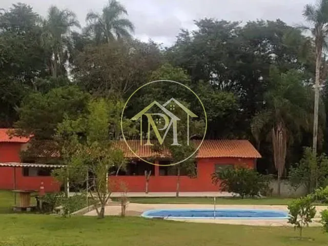 Chácara com 2000m² 2 quartos e 2 banheiros, à venda, no bairro Área rural em Araçoiaba da Serra