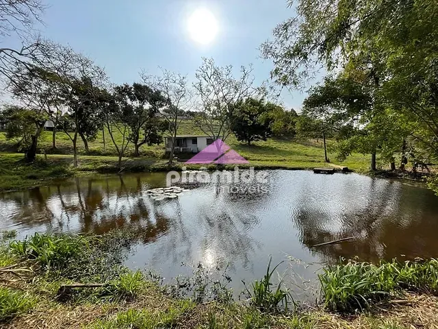Chácara com 15000m² 4 quartos e 2 banheiros, à venda, no bairro Chácaras Rurais Guararema em Jacareí