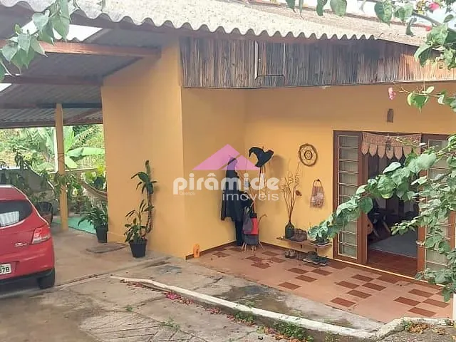 Chácara com 1100m² 2 quartos e 2 banheiros, à venda, no bairro Aguas de Canindú em São José dos Campos