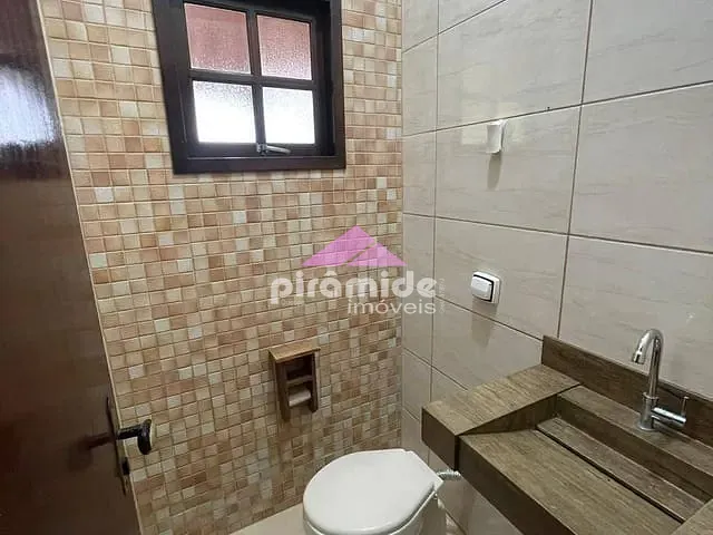 Chácara com 2000m² 3 quartos e 2 banheiros, à venda, no bairro Jardim Santa Hermínia em São José dos Campos