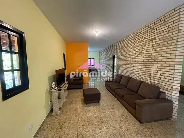 Chácara com 2000m² 3 quartos e 2 banheiros, à venda, no bairro Jardim Santa Hermínia em São José dos Campos