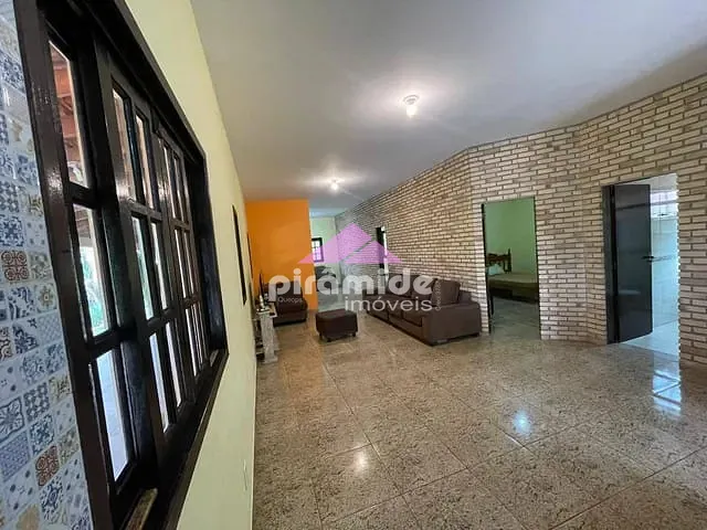 Chácara com 2000m² 3 quartos e 2 banheiros, à venda, no bairro Jardim Santa Hermínia em São José dos Campos