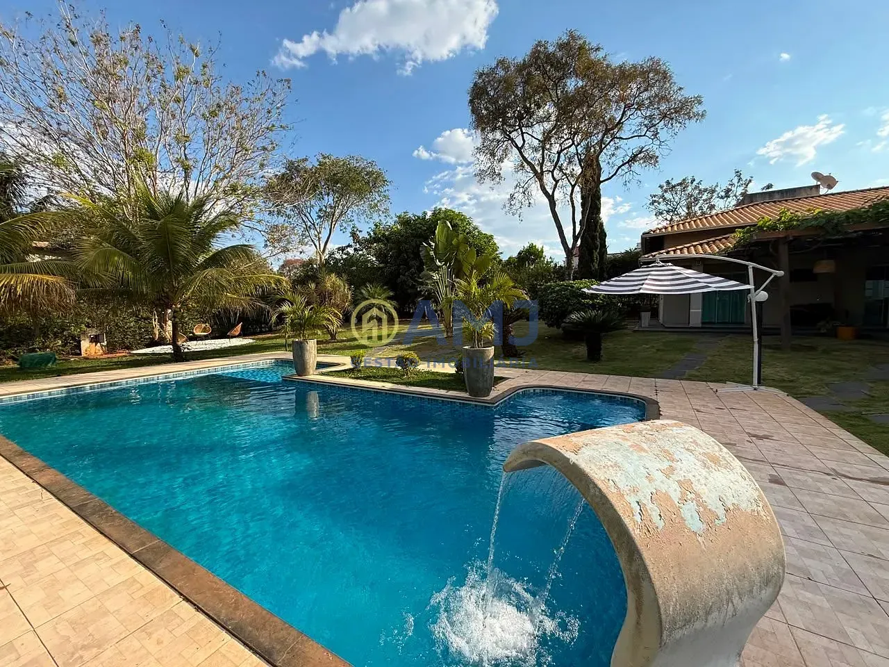 Sítio, 3 quartos, 2240 m² - Foto 1