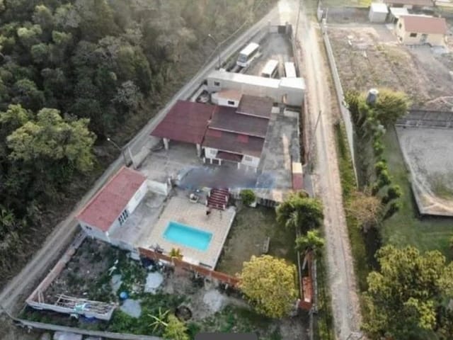 Chácara com 1637m² 3 quartos e 3 banheiros, à venda, no bairro Sorocamirim em São Roque