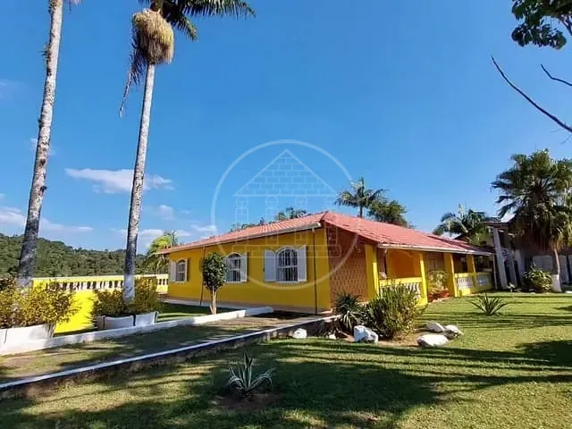 Chácara com 4800m² 3 quartos e 4 banheiros, à venda, no bairro Filipinho em Embu-Guaçu