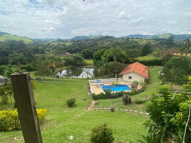 Chácara com 8500m² 5 quartos e 4 banheiros, à venda, no bairro Areias em Itapeva