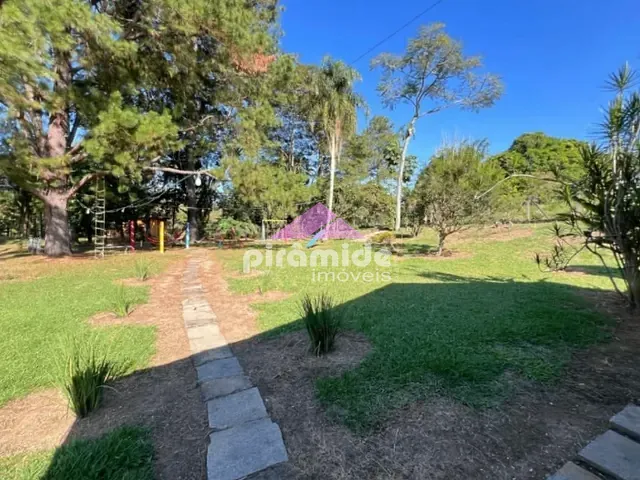 Chácara com 3000m² 3 quartos e 2 banheiros, à venda, no bairro Chácara Itamarati em Caçapava