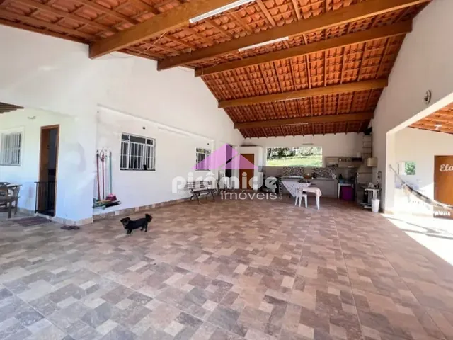 Chácara com 3000m² 3 quartos e 2 banheiros, à venda, no bairro Chácara Itamarati em Caçapava