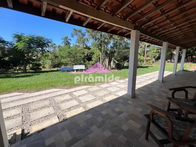Chácara com 3000m² 3 quartos e 2 banheiros, à venda, no bairro Chácara Itamarati em Caçapava