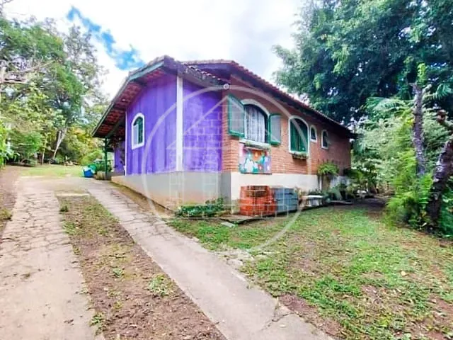 Chácara com 3000m² 4 quartos e 4 banheiros, à venda, no bairro Itararé em Embu-Guaçu
