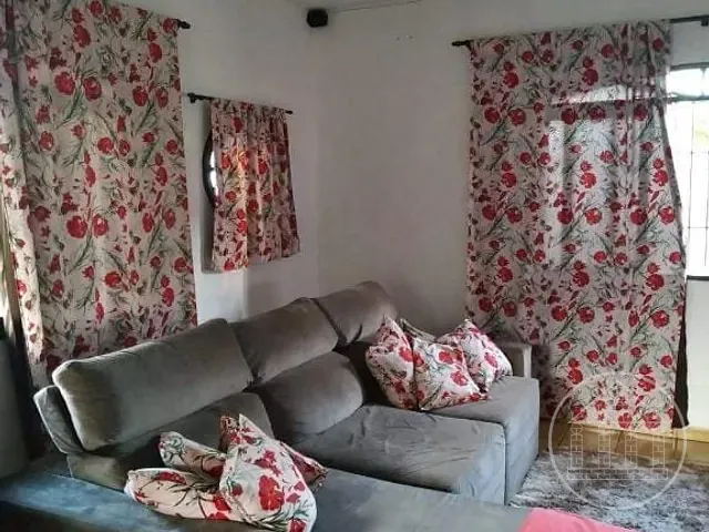 Chácara com 2100m² 4 quartos e 5 banheiros, à venda, no bairro Parque São Lucas em Embu-Guaçu