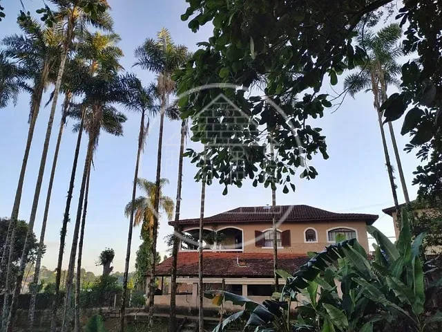 Chácara com 2100m² 4 quartos e 5 banheiros, à venda, no bairro Parque São Lucas em Embu-Guaçu