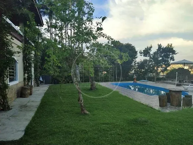 Chácara com 2100m² 4 quartos e 5 banheiros, à venda, no bairro Parque São Lucas em Embu-Guaçu