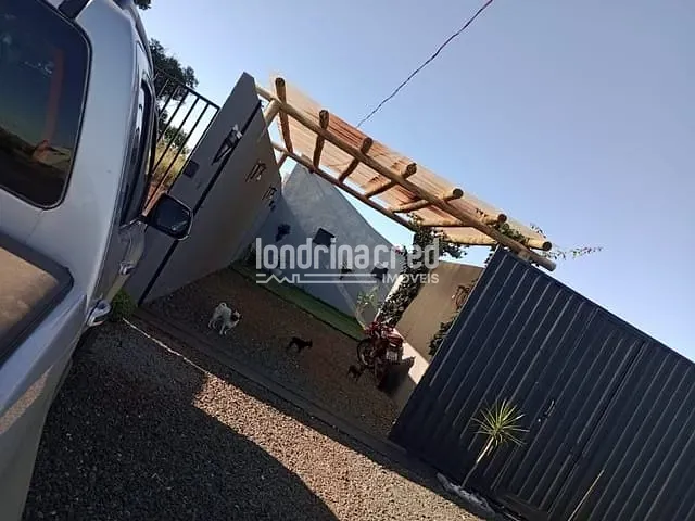 Chácara com 1500m² 2 quartos e 3 banheiros, à venda, no bairro Zona Rural em Arapongas