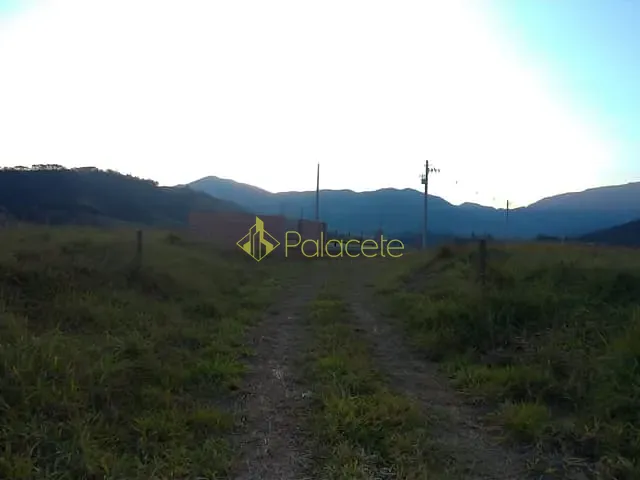 Chácara à venda, no bairro Piracuama em Pindamonhangaba