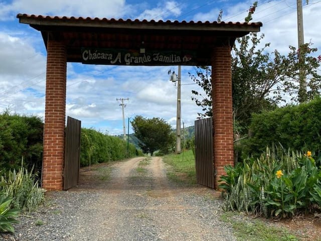 Chácara com 8900m² 7 quartos e 4 banheiros, à venda, no bairro Pessegueiro em Extrema