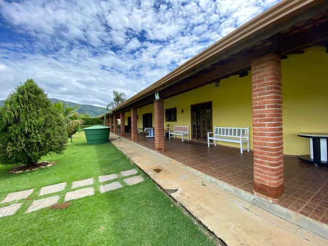 Chácara com 8900m² 7 quartos e 4 banheiros, à venda, no bairro Pessegueiro em Extrema