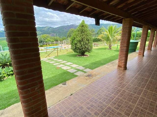 Chácara com 8900m² 7 quartos e 4 banheiros, à venda, no bairro Pessegueiro em Extrema