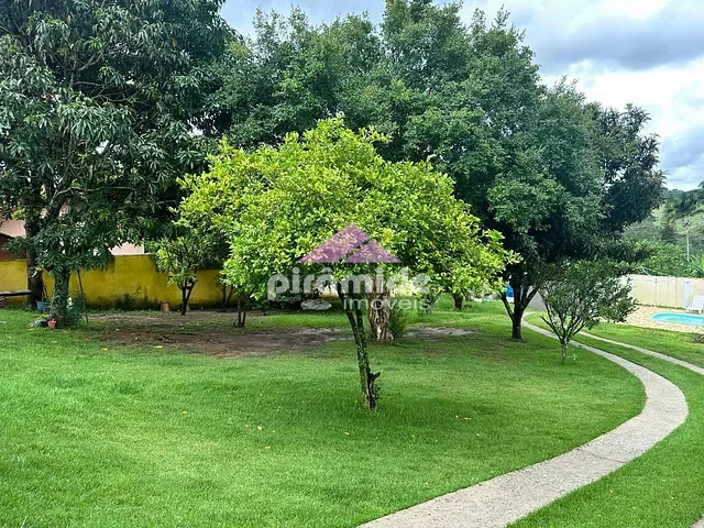 Chácara com 1000m² 2 quartos e 3 banheiros, à venda, no bairro Capuava em São José dos Campos