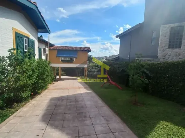 Chácara com 1247m² 3 quartos e 3 banheiros, à venda, no bairro Parque das Laranjeiras em Itatiba