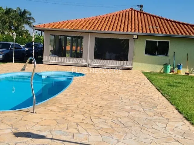 Chácara com 800m² 3 quartos e 3 banheiros, à venda, no bairro Condomínio Village da Serra em Araçoiaba da Serra