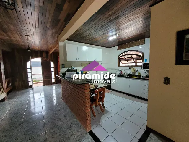 Chácara com 1112m² 3 quartos e 4 banheiros, à venda, no bairro Centro em Igaratá