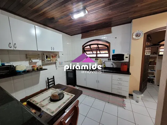 Chácara com 1112m² 3 quartos e 4 banheiros, à venda, no bairro Centro em Igaratá