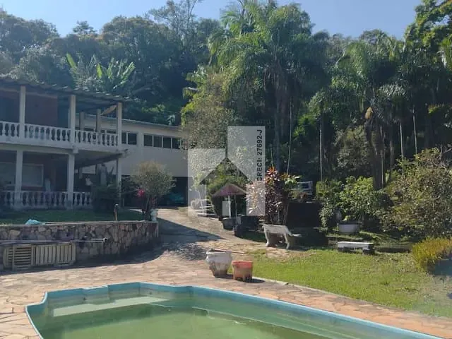 Chácara com 10500m² 2 quartos e 2 banheiros, à venda, no bairro Paiol Velho em Jundiaí