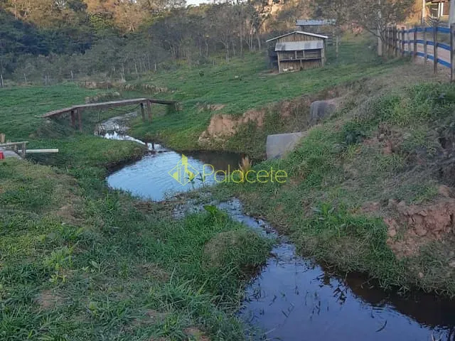 Chácara 2 quartos e 1 banheiro, à venda, no bairro Centro em Tremembé