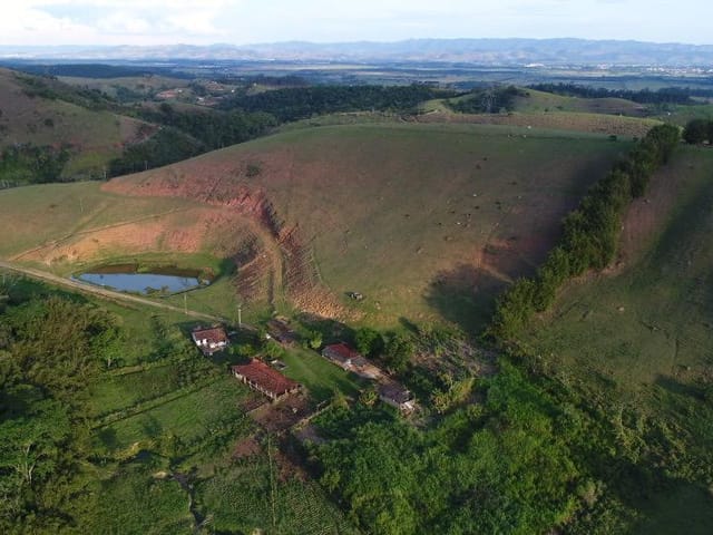 Chácara com 1984400m², à venda, no bairro Cruz Pequena em Pindamonhangaba