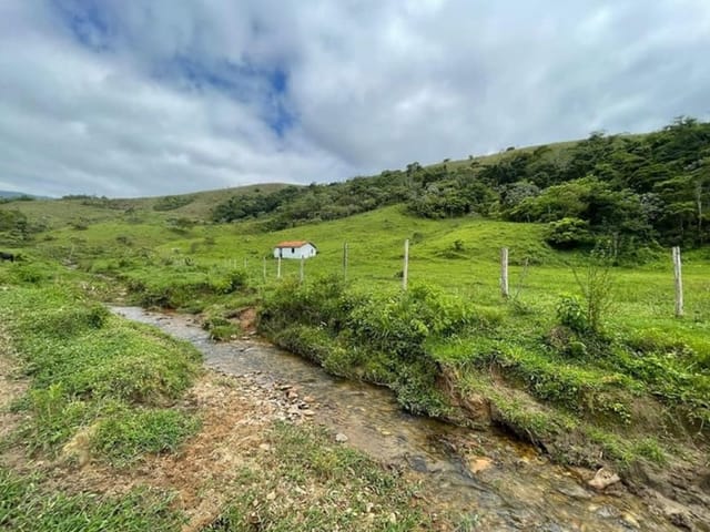 Chácara com 1984400m², à venda, no bairro Cruz Pequena em Pindamonhangaba